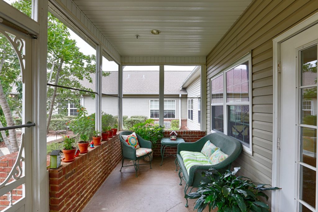 Columbia Cottage Florence - Outdoor area porch with furniture