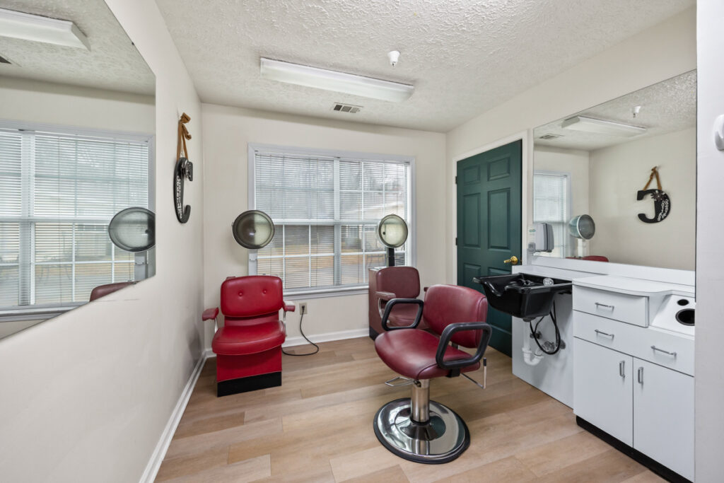 Country Cottage Decatur-Beauty shop