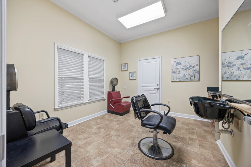 Columbia Cottage Hartselle- beauty shop